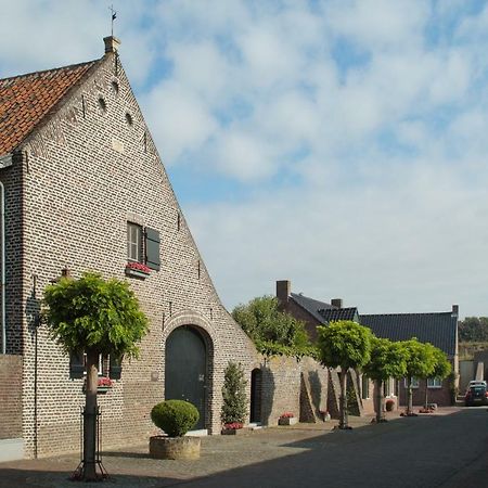 Het Gildehuis met sauna en jacuzzi Stevensweert Buitenkant foto