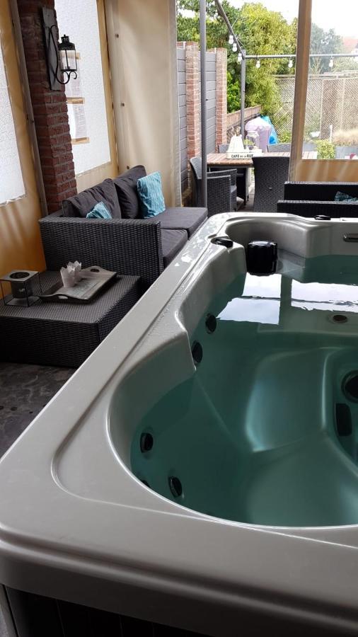 Het Gildehuis met sauna en jacuzzi Stevensweert Buitenkant foto