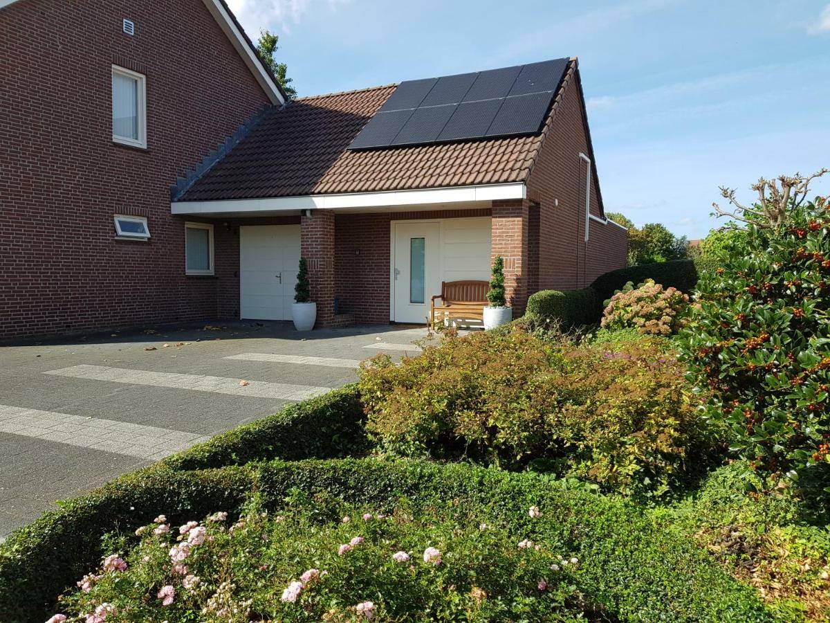 Het Gildehuis met sauna en jacuzzi Stevensweert Buitenkant foto